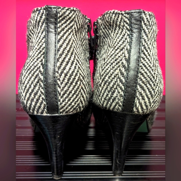 Poetic License rounded heel in fabric and patent leather, size EU 38.5 - Picture 4 of 5